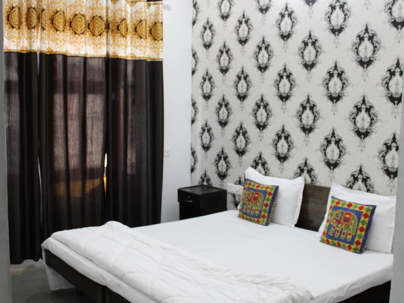 Hill Paradise Home Stay Udaipur Room photo